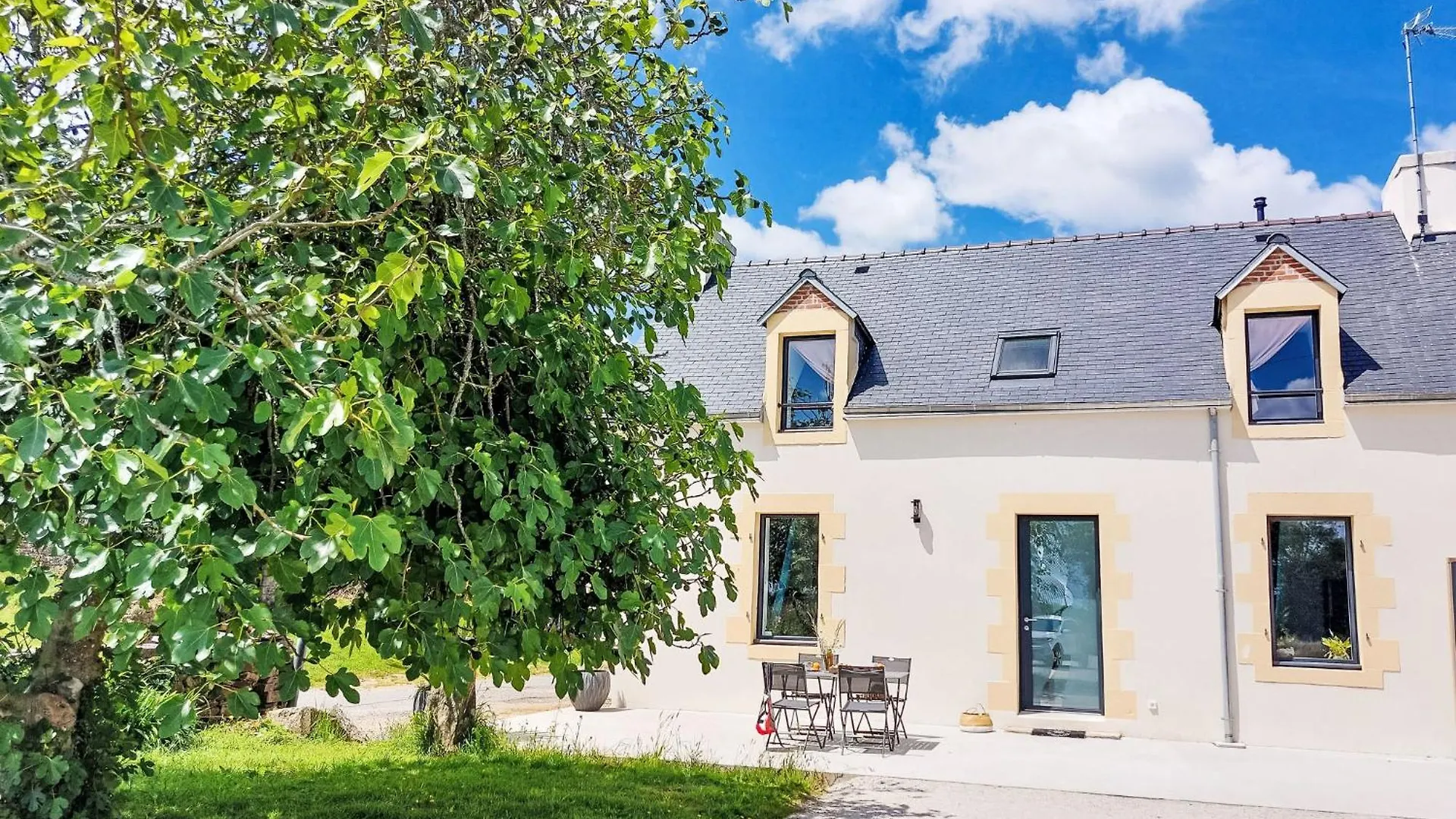 Holiday Home La Trelennoise By Interhome Ploneour-Lanvern